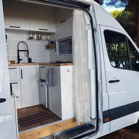 Cozy Campervan Albania Kemping