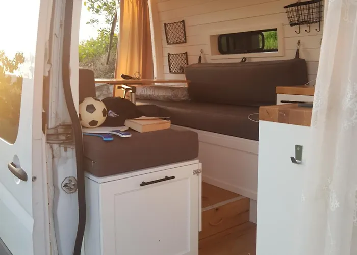 キャンプ場 Cozy Campervan Albania *