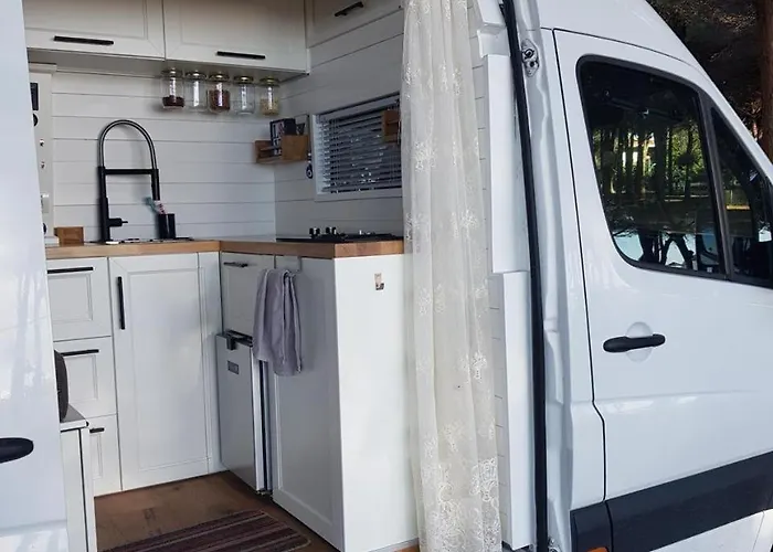 Cozy Campervan Albania キャンプ場