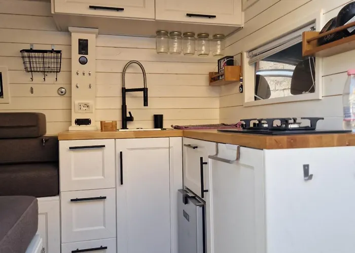 キャンプ場 Cozy Campervan Albania *